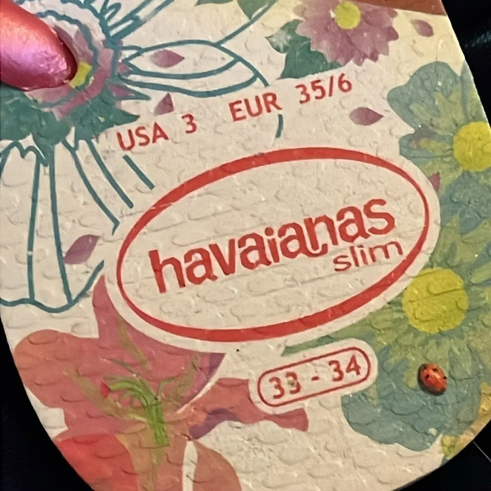 Brand New Havaianas Disney Tinkerbell Peter Pan Ladybug Floral Flip Flops Sandal